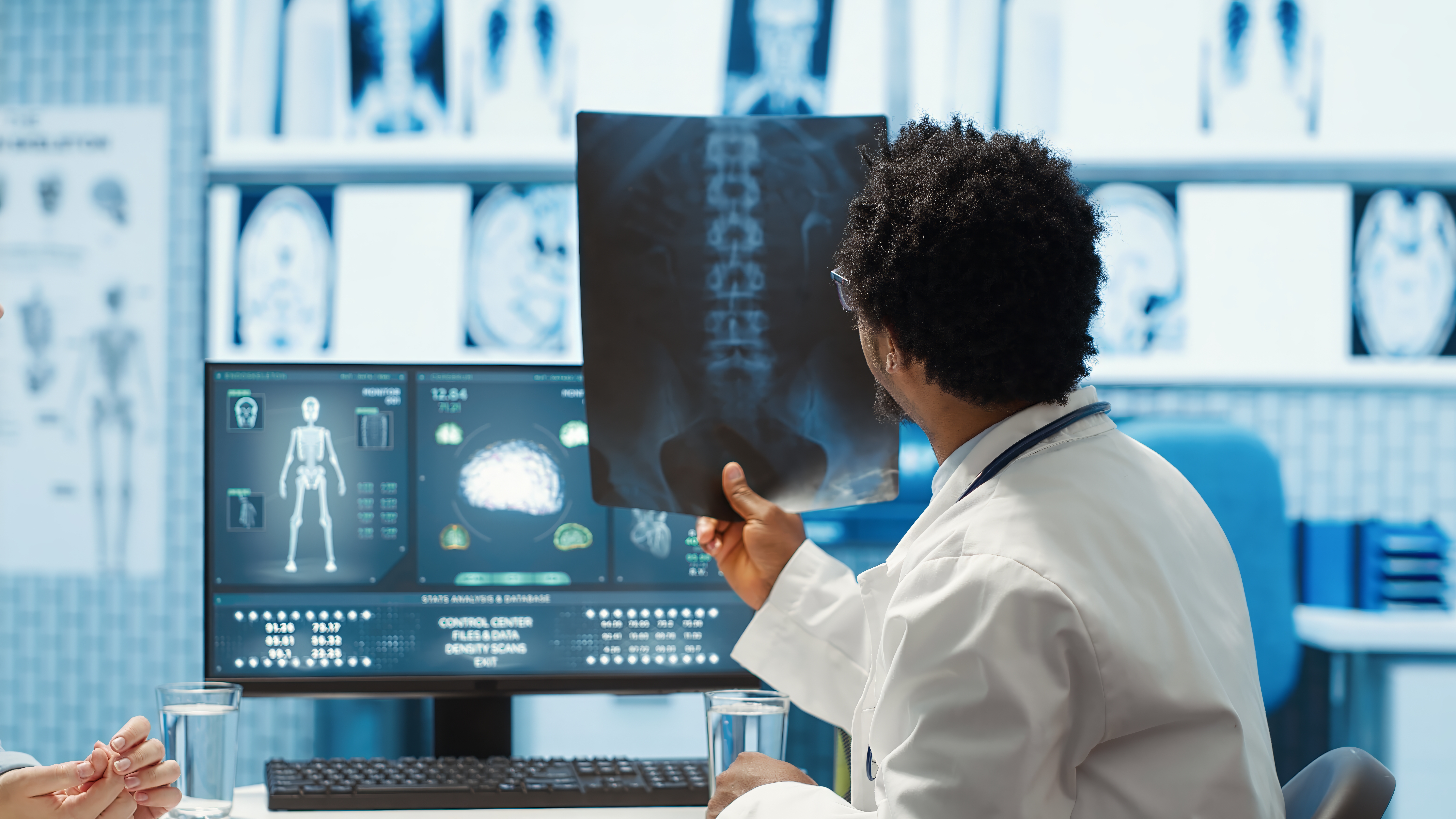 Controle de Qualidade em Monitores de Diagnóstico, Negatoscópios e Ambientes de Laudo